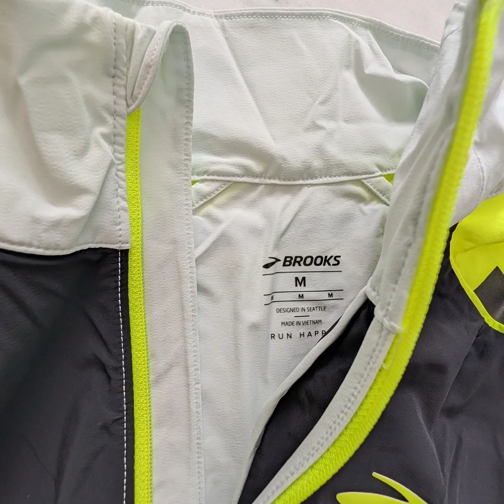 Brooks Run Visible Women’s Carbonite Jacket - Picture 5 of 7